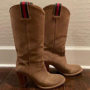 Beautiful suede Gucci boots